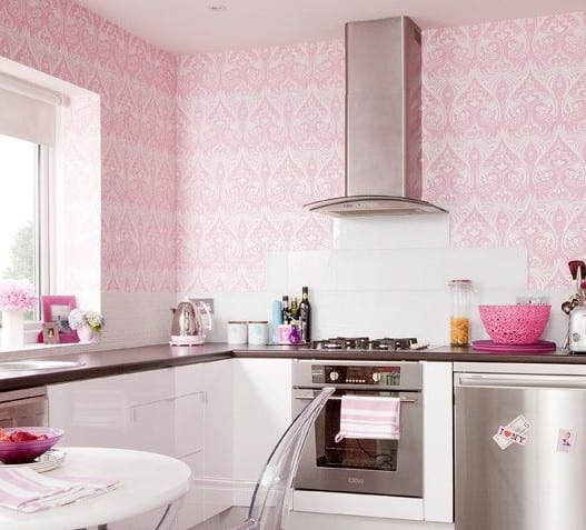 moderne küche einrichtung mit tapete in rosa und weiße küche wandfliesen