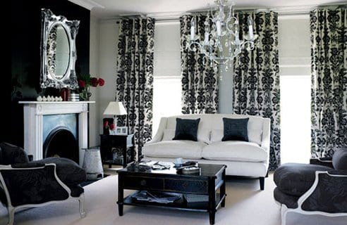 schwarz weiße wohnzimmer mit wandfarbe schwarzund weißem kamin-gardinen dekorationsvorschläge-polstersessel schwarz-vintage kaffeetisch schwarz